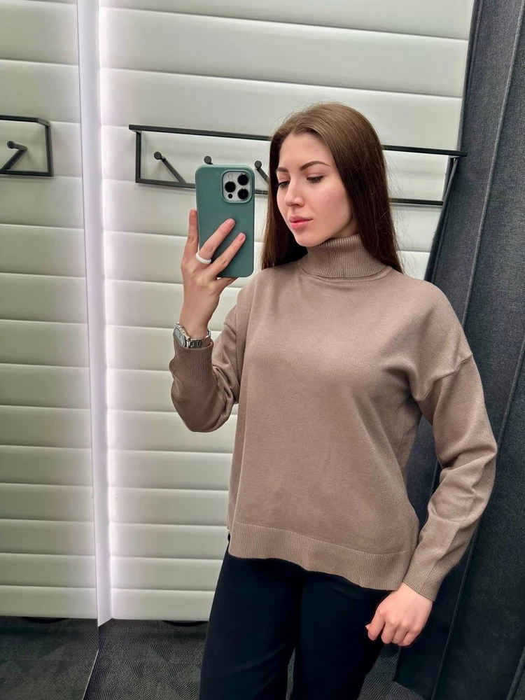 Хороший свитер, упакован хорошо. По размеру подошел, качество хорошее. Спасибо продавцу.