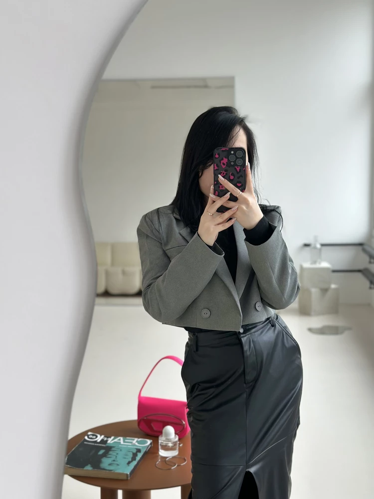 Пиджак очень понравился) 
Идеально сел и очень хорошо сшит)