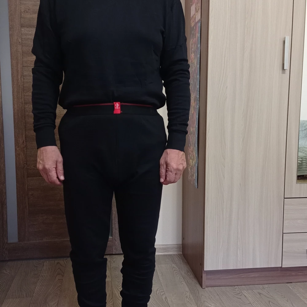 Товаром доволен. Цена- качество соответствует. на мой рост 160 см вес 64 кг практически по росту подошли. Примерку проводил на вскидку визуально. ХХL был бы длинноват. Дя людей имеющим животик нужно брать на размер больше.Будут узковаты в резинке. Не знаю как поведут себя вещи после стирки. прилагаю фото.