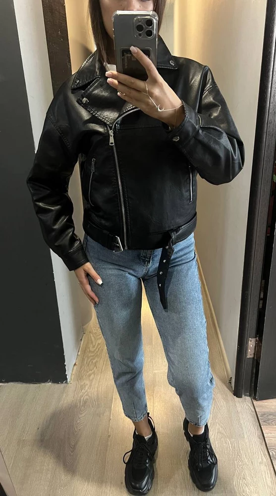 Отличная куртка, жена в восторге. Говорит, что не на зиму т.к. без утеплителя, но в межсезонье огонь. Спасибо продавцу!