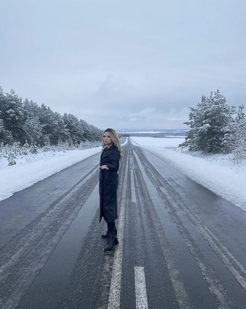 Плащ отличный, одевала в минус, под низ теплую кофту и нормально🥰