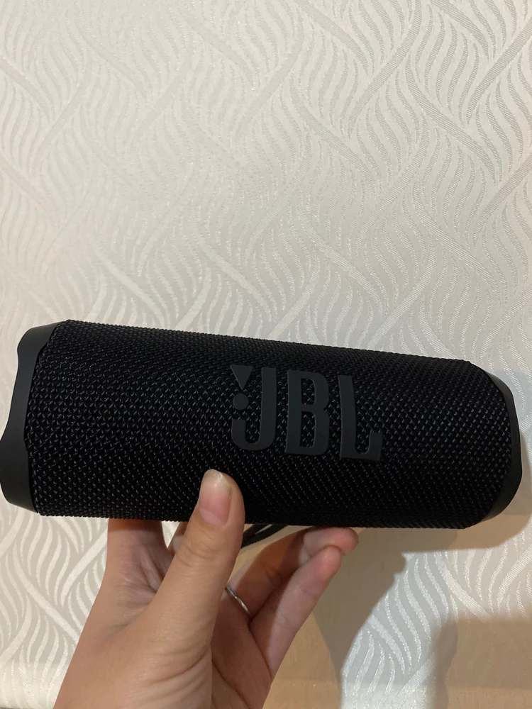 Колонка для тех кто не знает что есть оригинальный jbl flip 6🤭
Честно не стоит своих денег и ожиданий👎
Звук ужасный хоть сколько пробуй настраивать, что-то кряхтит шуршит…
Возврат