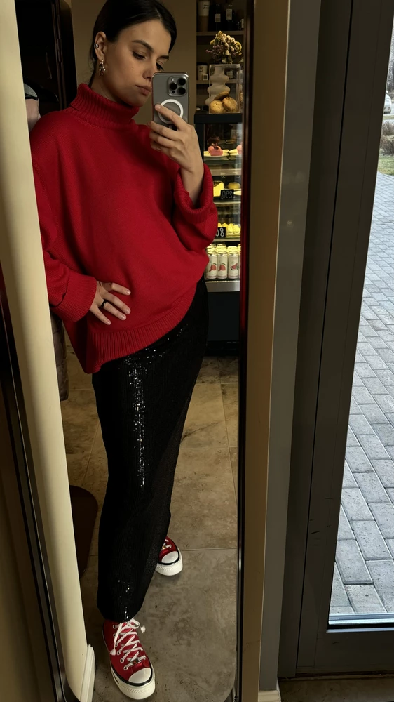 Очень понравилась юбка! Отличный крой и качество пайетки, села просто отлично!