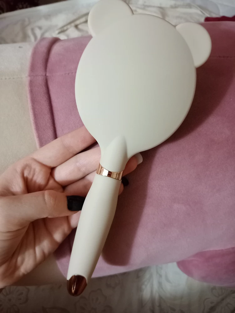 Очень довольна товаром, у расчески мягкие зубчики,с помощью их волосы отлично расчёсываются.😍
Единственный минус в том что специальный пинцет , который должен доставаться снизу ,у меня не достаётся ,но в этом нет ничего страшного , главное расческа в хорошем состоянии👍