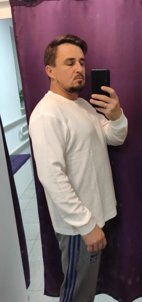 Отличный лонгслив, ткань тонкая, приятная к телу. Рекомендую.