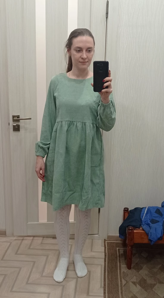 В целом милое платье, не тёплое. Но для дома или офиса пойдёт. Немного расстроена потому что думала, что будет покороче, но этого стоило ожидать на рост 165. К качеству ткани и швов притензий нет.