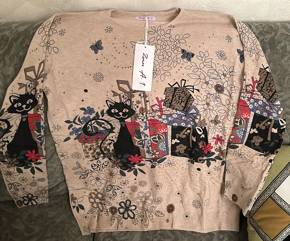 4xl по факту 50-52, очень приятная к телу и красивая, качественная. На подарки на Новый год 🎄 беру вторую на подарок тёте )