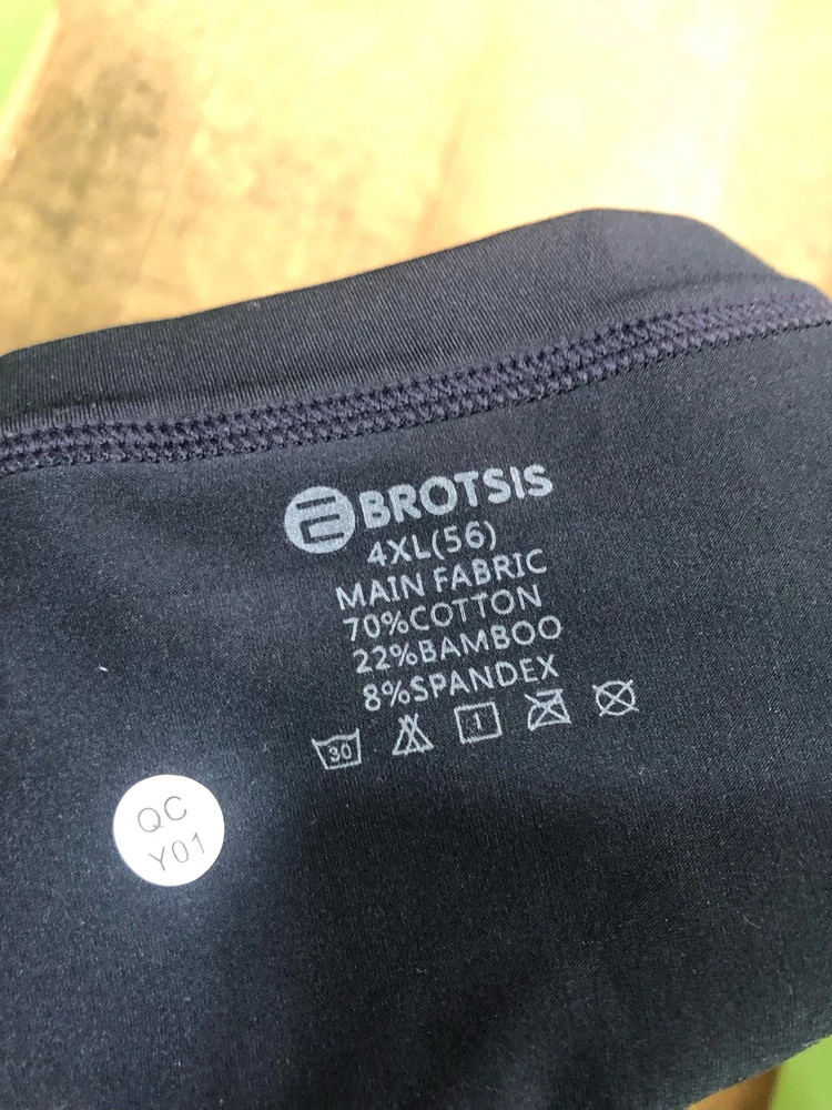 А что с размерной сеткой? Раньше брали эту фирму, 52 (Xl), идеально подходили. Здесь по таблице совсем другие соотношения. Взяли как заявлено 4XL и естественно они на 56-58 ☹️
Носить конечно придется, куда их теперь? Сидят не так, как хотелось бы, складки и длинные.
Такое себе впечатление от магазина осталось
Примите меры уже, магазин.
Писали же ранее, что проверите, что-то пошло не так?