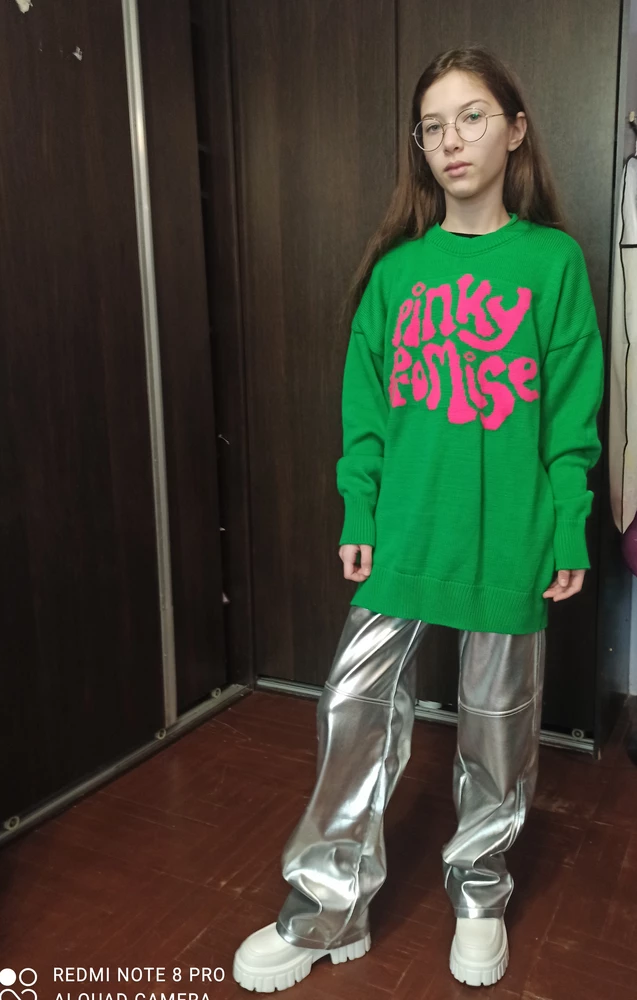 Хорошего качества нитки не торчат ...окуратно сидит .Советую эту кофту .Моя ростом 152-156 идельно рукав ,как любят дети оверсайз.