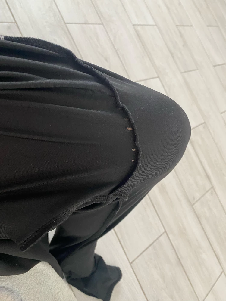 Дырки по шву.