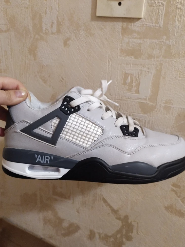 Сыну понравились кроссовки! Лёгкие! Доволен