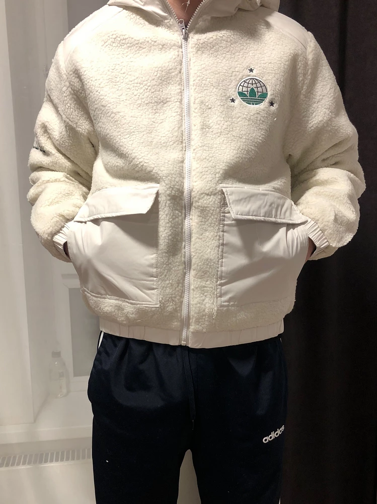 Куртка офигенная, превзошла все ожидания! Перед ноской лучше отпарить.