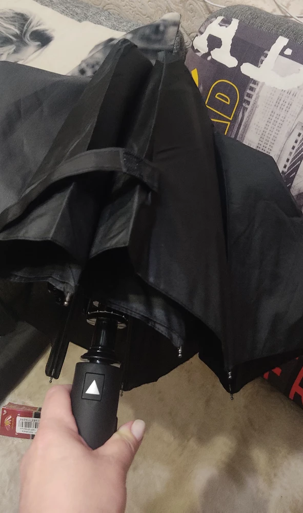 Зонт классный! Купол достаточно большой, ручка удобная, открывается четко, лёгкий. Тонковат. Пришло все целое. Покупкой довольна и рекомендую. Спасибо магазину и wb