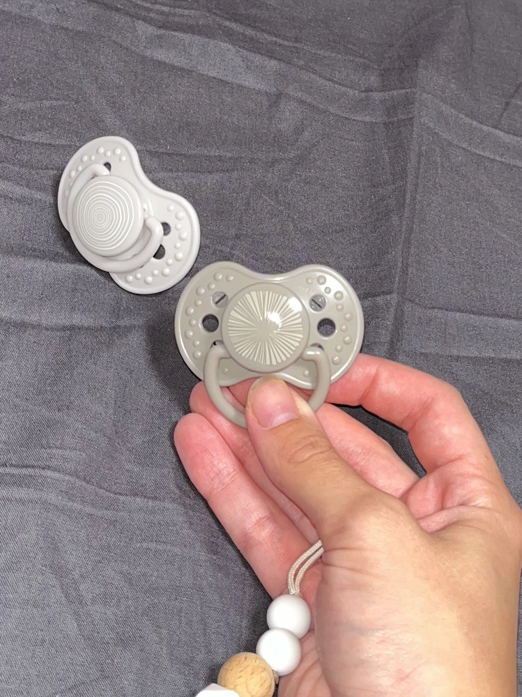 Хорошие соски, малыш взял, качество и дизайн супер😍 колпачки на сосках - очень удобно, спасибо ❤️