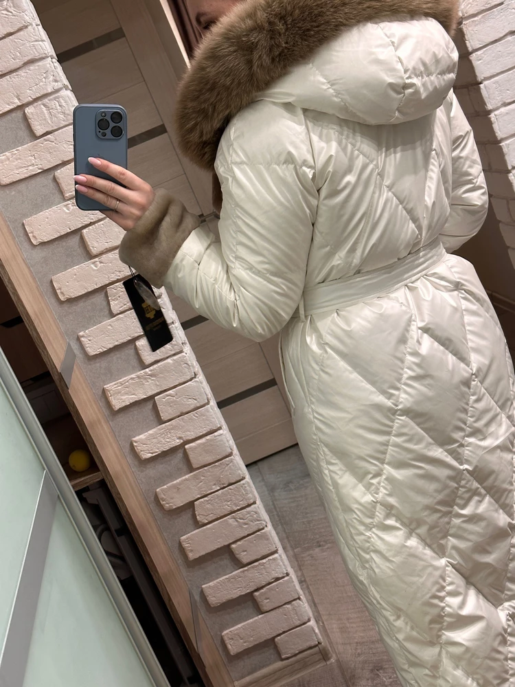 Красивый, ношу 44 размер, стремящийся к 46. Сел отлично.