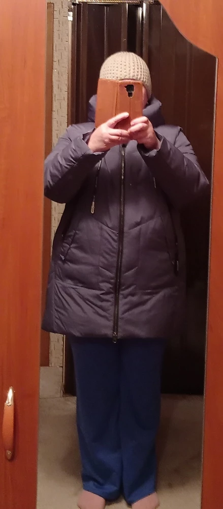 Куртка пришла не того цвета,заказывала тёмно-синий,а пришла серая.... Оставила,так как понравилось как сидит. Теплая,приятная к телу,не шуршит, качество отличное!💥 Размер ношу 54, но взяла 56, село идеально, можно поддеть ещё и свитерок,если очень холодно будет 👍