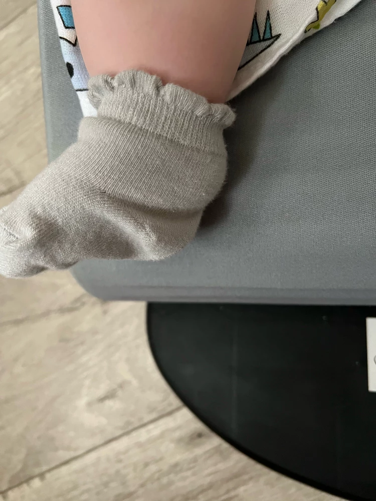 Дурацкие носки ребенку 4 месяца постоянно спускаются,не понятного размера они
