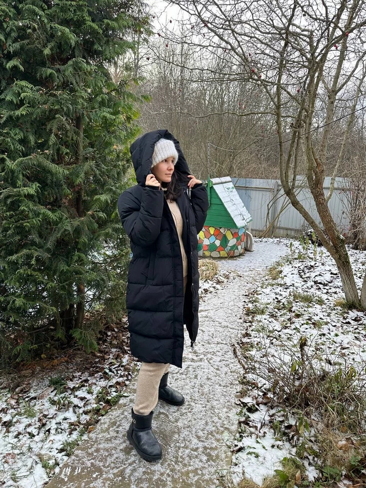 Дефектов не обнаружила, сел хорошо и достаточно теплый.
Только пакет был не в самом лучшем состоянии, хотелось бы дополнительной упаковки. Но на внешний вид пуховика это не повлияло, а это самое главное. 
Покупкой довольна.