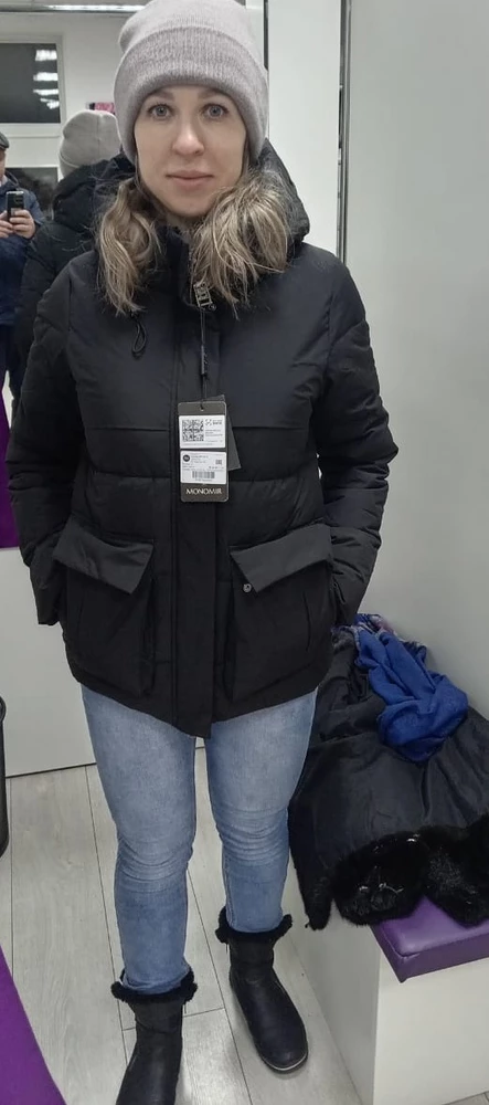 Куртка неплохая,идёт в размер,но не было пояса- отказ