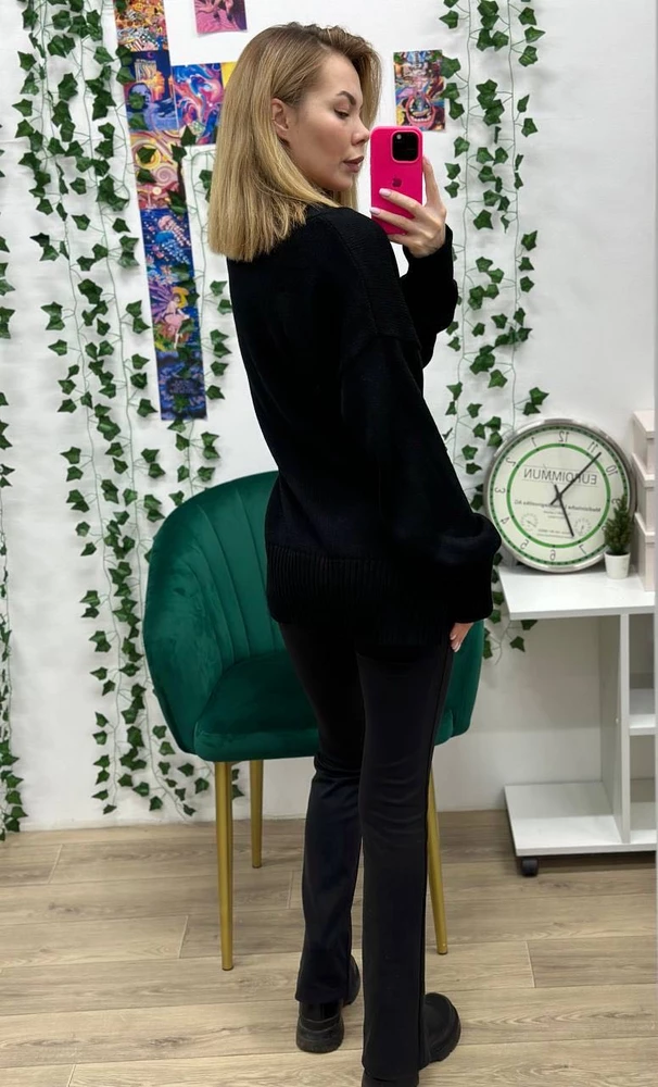 Отличный свитер , мне прям очень оверсайз, но я так и хотела . Качество хорошее .