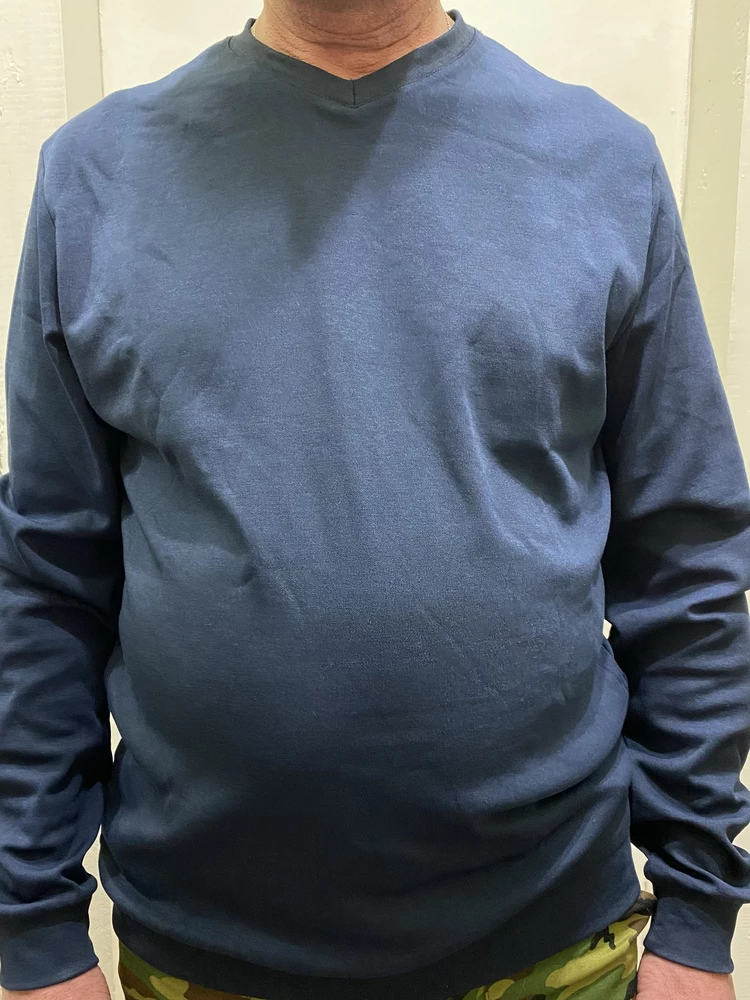 Размер совпал полностью, длина рукавов оптимальная, ткань приятная в носке.