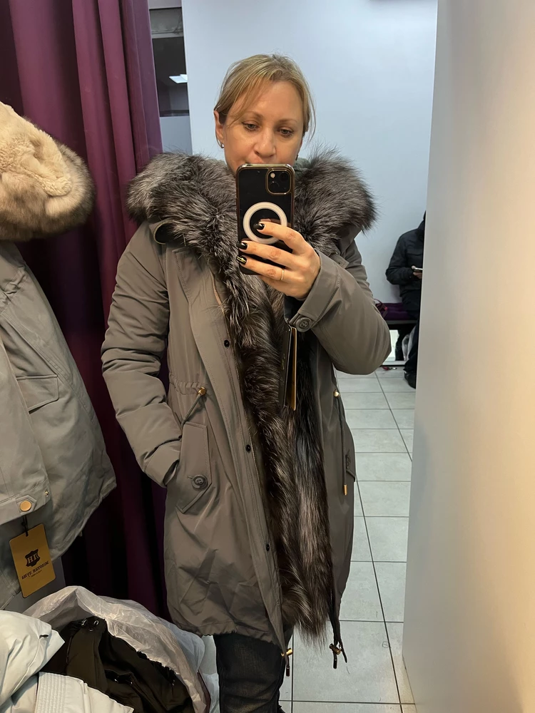 Хорошая, красивая, советую. Но выбрала другую, у которой материал верха поплотнее