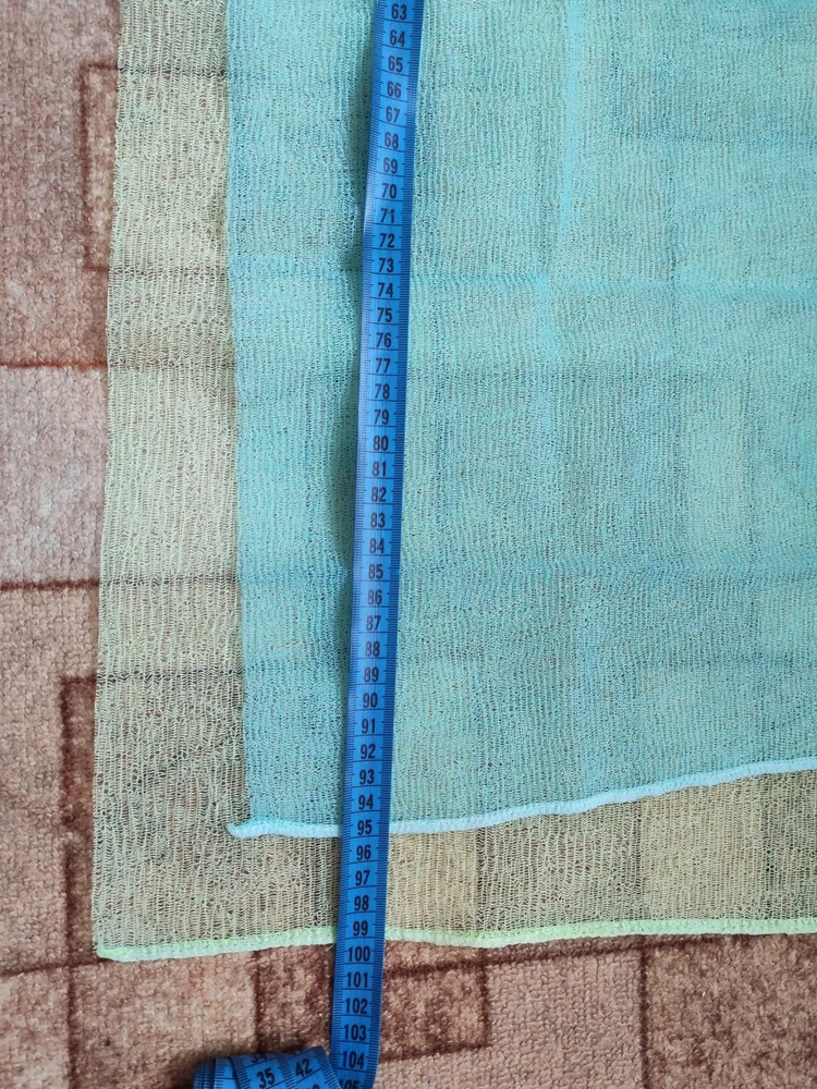 Пришли разные по качеству, зеленая жесткая и длина как заявлено, а голубая мягкая и размер маленький,