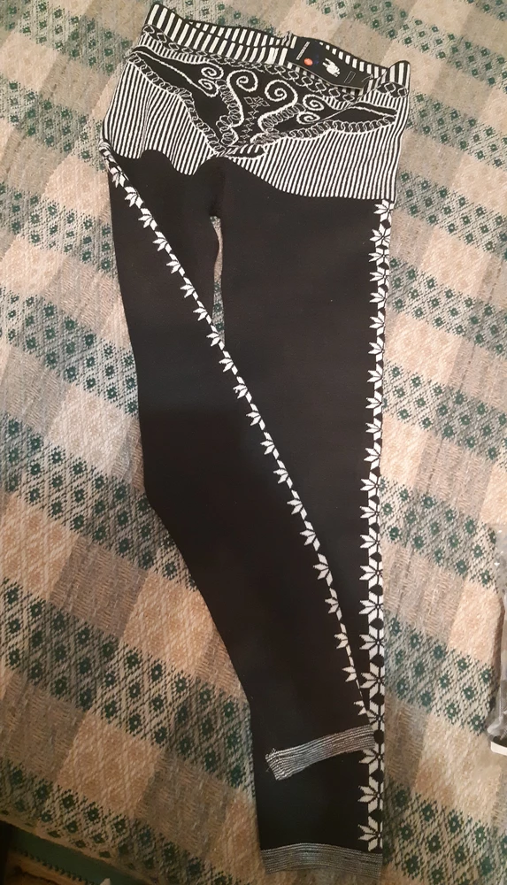 Прислали не тот узор вообще,с лампасами!