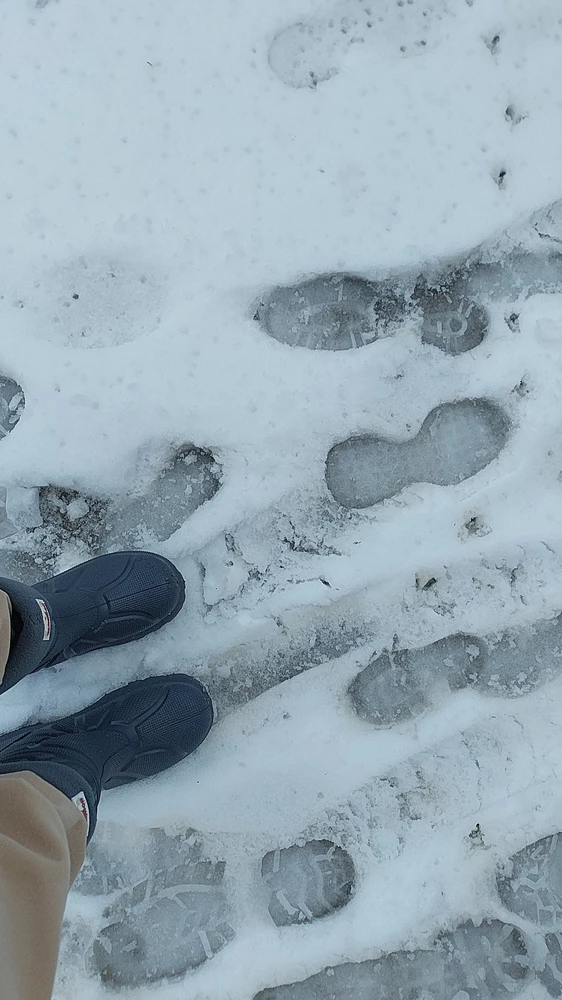 На мой 38 хорошо 39/40 сели, но прошлась в них и ноги устали, жесткие