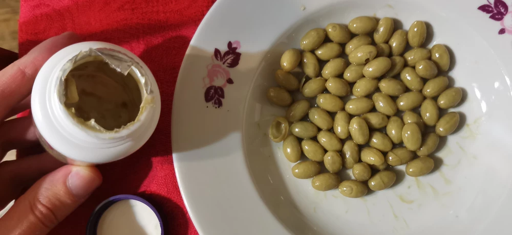 Лопнувшие капсулы внутри были, упаковка запечатанная была. Даже рвотные рефлексы срабатывают, не покупайте