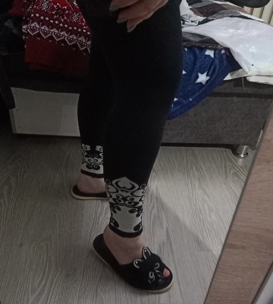 Всё понравилось и красивые , и тянутся и не короткие как все пишут , между прочим у меня рост почти 175 и мне оказались не короткие ,видимо берёте не свой размер, но единственный минус - это сильно колятся прям ни комфортно в них стоять и сидеть, не знаю что и делать даже отказ или оставить себе и привыкгу 😂😂😂