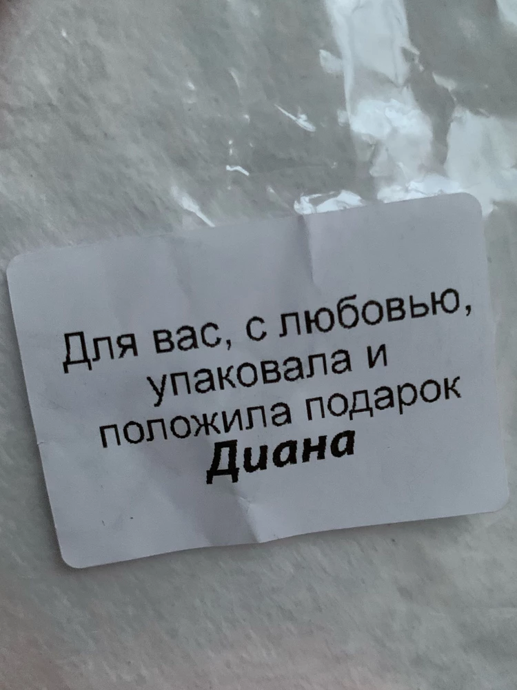 Крутая футболка, по качеству и размеру идеально. На российский 46-48 заказала М, подошла хорошо 👌🏼 
Единственное, что бы отметила, по моему мнению, слегка завышена цена, а так всё супер! 
Отдельное спасибо Диане, которая упаковала футболку с небольшим подарочком 🌸