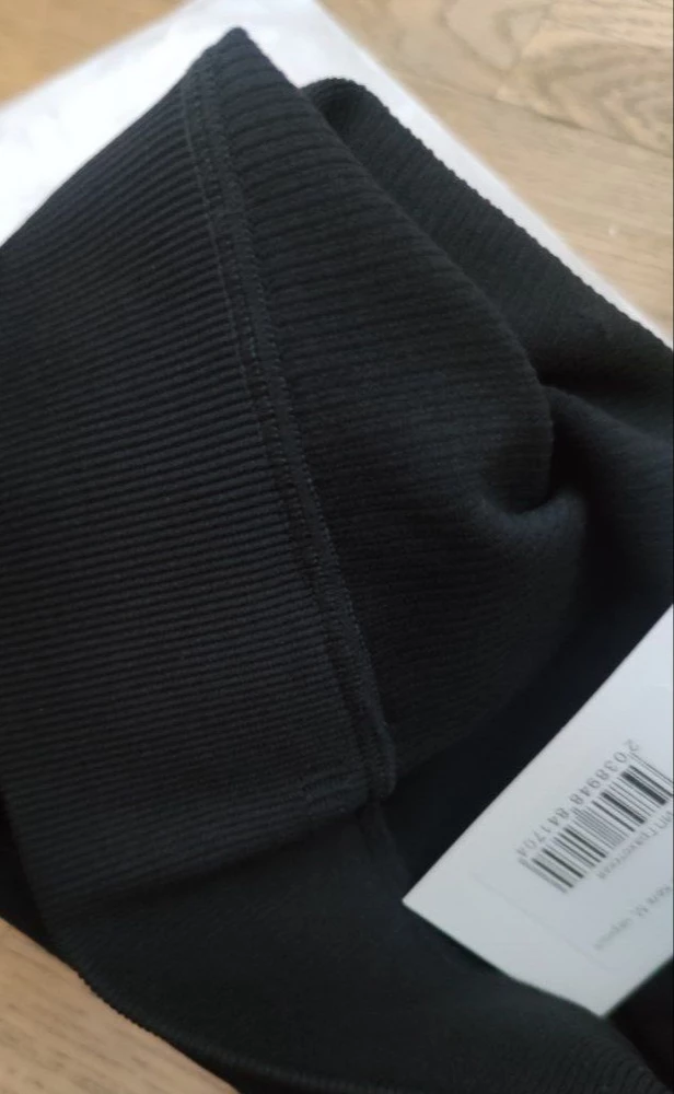 Очень аккуратные , швы в том числе, приятные к телу. Вот так выглядят в упаковке.