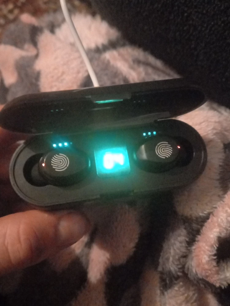 Самые лучшие наушники из существующих,звук на высоте,не пожалел что приобрел👍