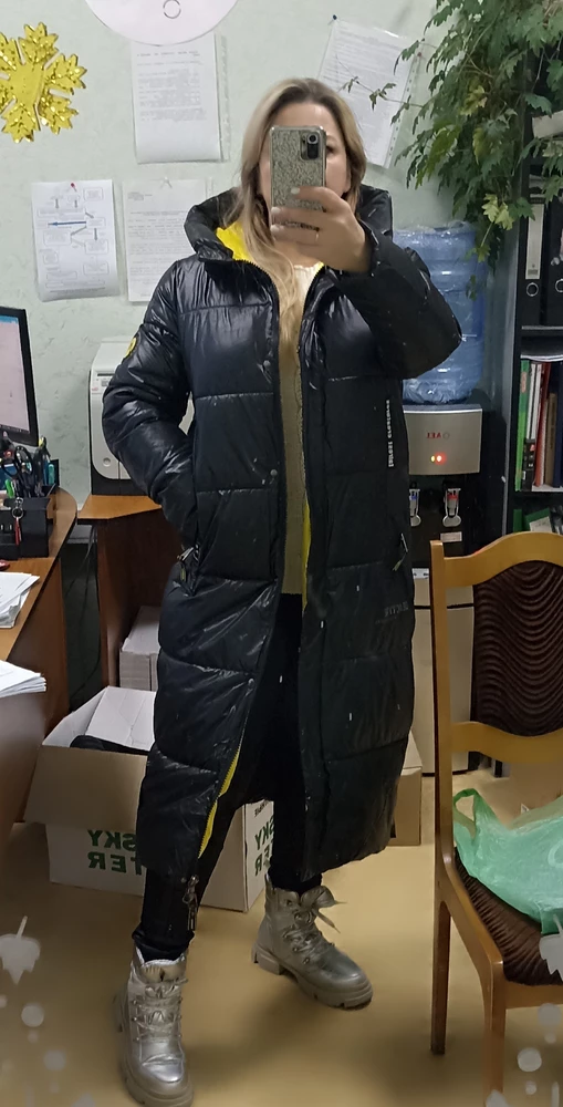 Пальто удобное тёплое. Единственное что смущало это желтые вставки.. Но ничего... Заказывала чисто для сравнения с другими вариантами как запасное, но выбрала именно его...