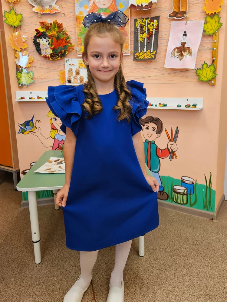 Красивое платье, приятное к телу! На рост 120, взяли 122 размер. Пышные рукава. Рекомендую!