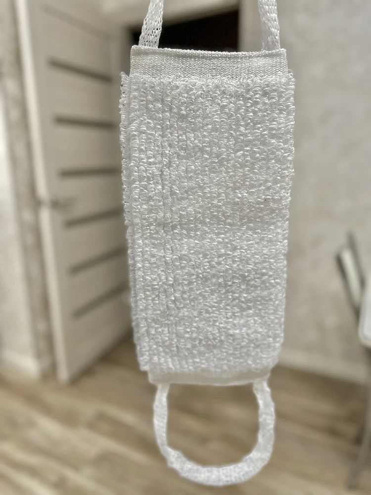 Мочалка отлично держит форму, быстро сохнет, по размеру большая, качественно сплетена, прочные ручки 
Упаковано было аккуратно, рекомендую к покупке