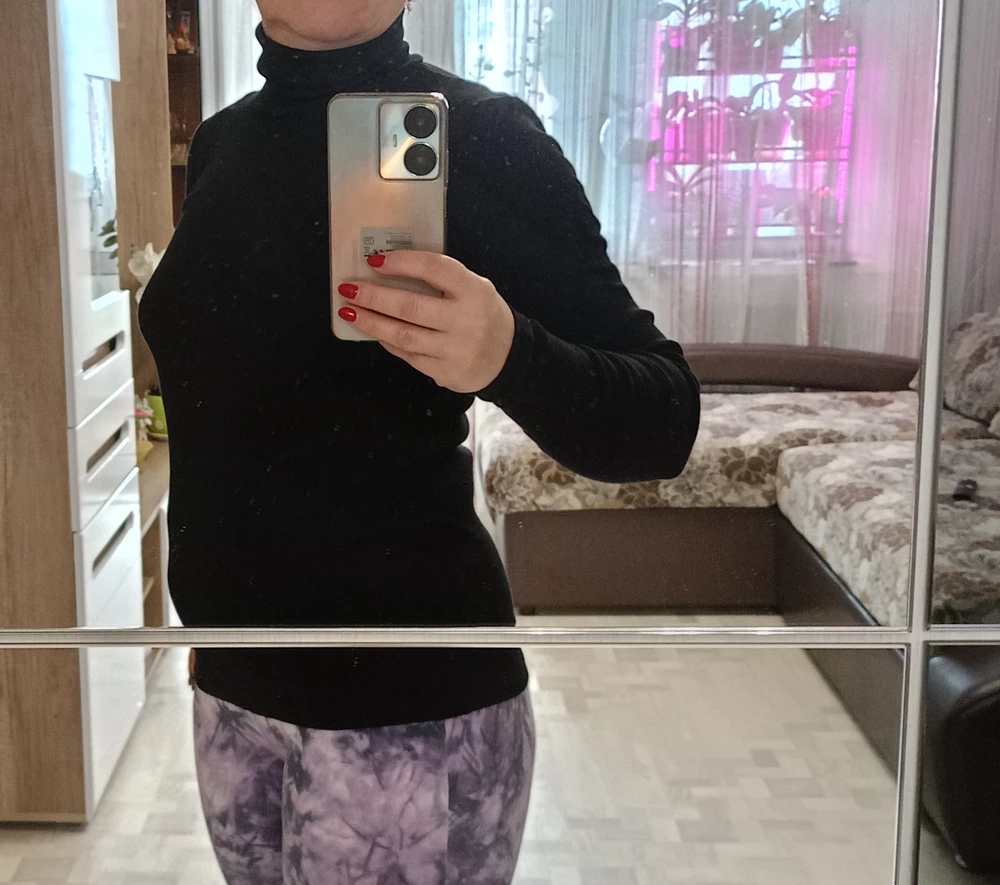 Отличные базовые водолазки серая и чёрная 🤓👍👍👍Буду заказывать ещё. Отличное качество! Плотненький трикотаж х/б в рубчик. Берите не пожалеете🥰