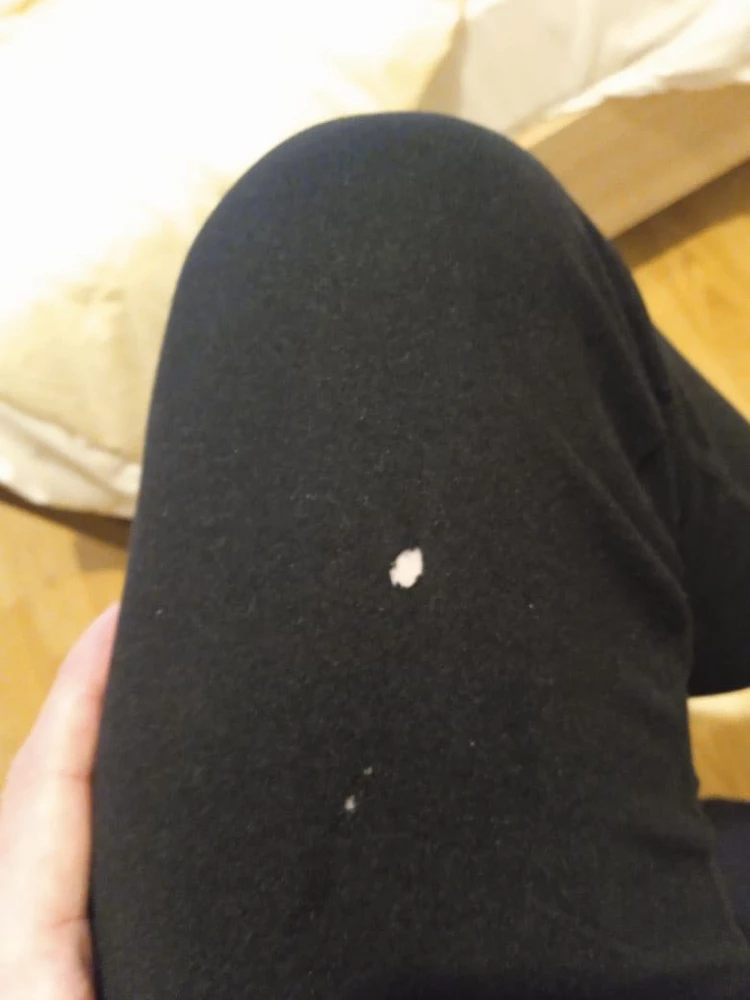 Качество белья хорошее,брала уже второй комплект.Взяла,не глядя,т.к.спешила.Положила мужу с собой в командировку и тут он мне фото присылает-штаны дырявые.Ну как так!