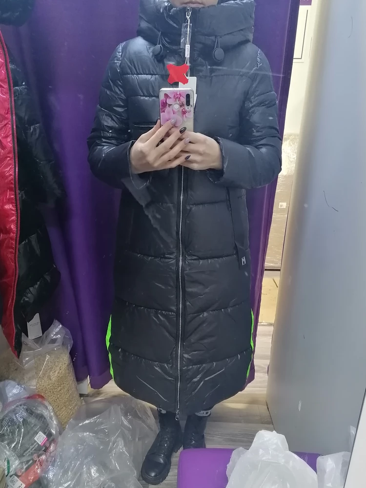 Пуховик супер, по качеству 👍 прошит хорошо, строчки ровные, но оказался сильно большеват на мой 42 размер