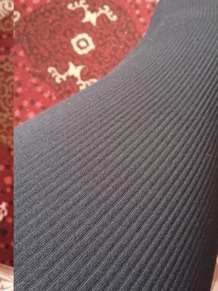 Совершенно не соответствует,что послали.тонкий флис.зачем так обманывать.Что послали хорошие, приятные к телу,но хотелось к зиме,с мехом.