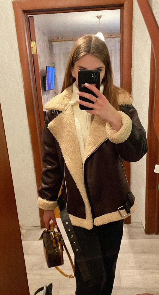 Очень понравилась , очень классно смотрится , все как и искала , удобная , не жесткая , по теплу пока не знаю )