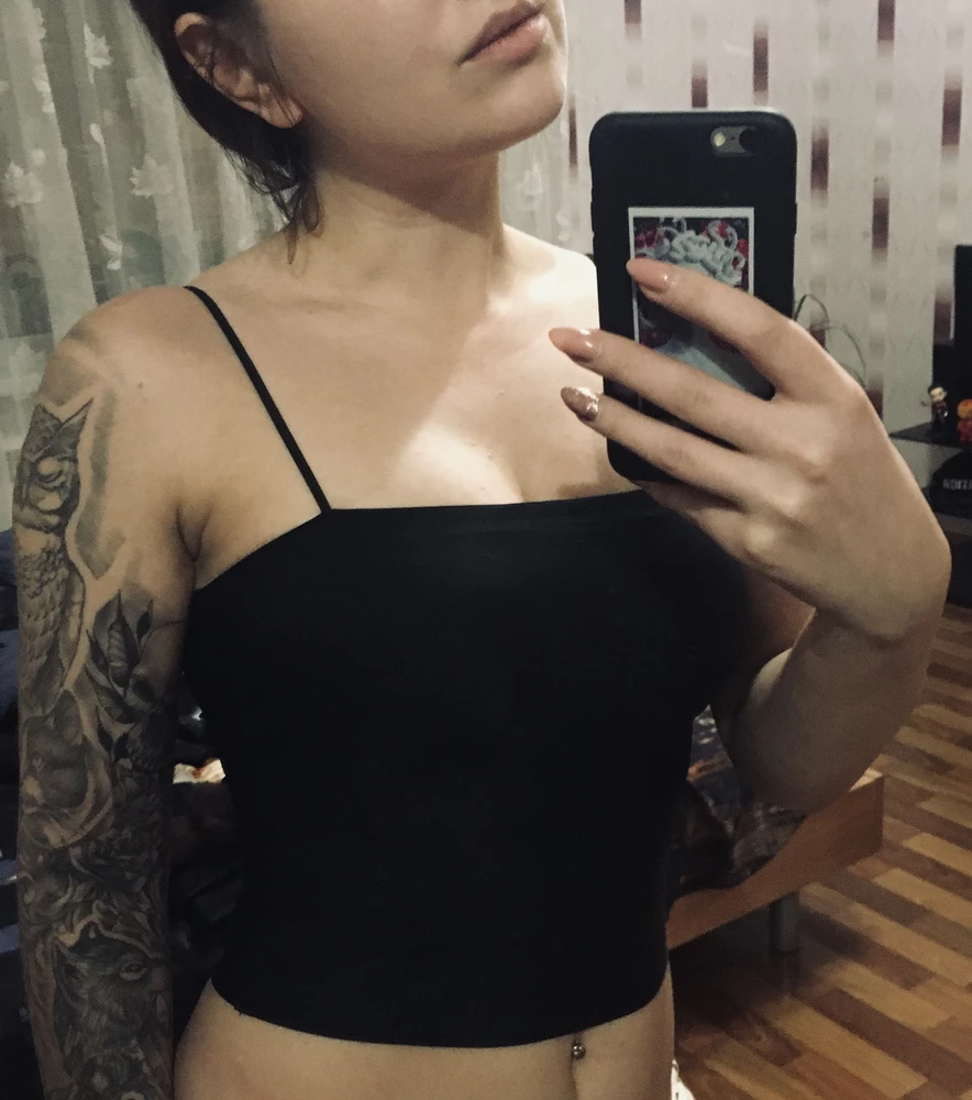 Топ нормальный, но как самостоятельный элемент одежды носить скорее всего не буду, а под пиджак или рубашку не плохо. Чашки не просвечивают.