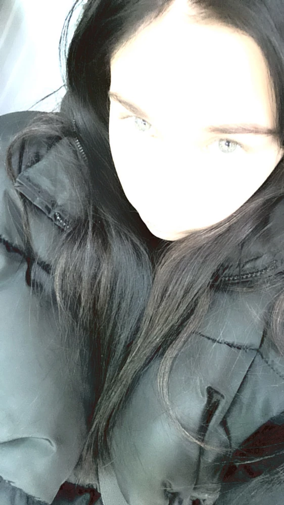 по отзывам глянула, думала 44 будет хорошо, но всё таки надо было брать 42. но ничего, дутая, крутая курточка, но тяжело угадать с размером. сжита качественно, тёплая, рекомендую