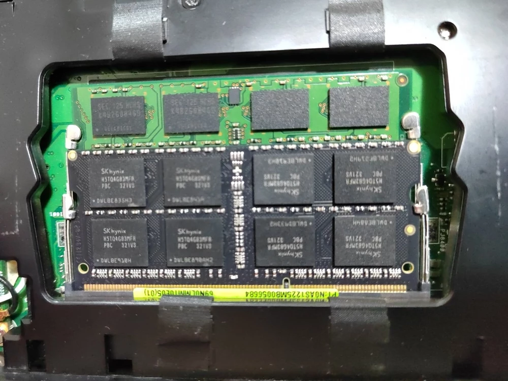 Упаковано нормально, чипы hynix. Со второй планкой samsung 4gb завелась как положено. Что-то браузер последнее время много жрёт, за такую цену приятный агрейд.