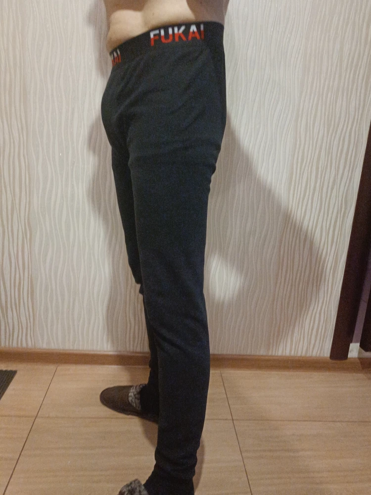 Муж в мороз пошел сам за кальсонами, всегда против WB,  пришел в кальсонах и так и ходит по дому в них. Размер XL(48-50) соответствует. Самое главное внизу нет манжета и нога свободно входит, ткань очень приятная. Даже спросил а есть ли костюм такой же. Рекомендую очень понравились