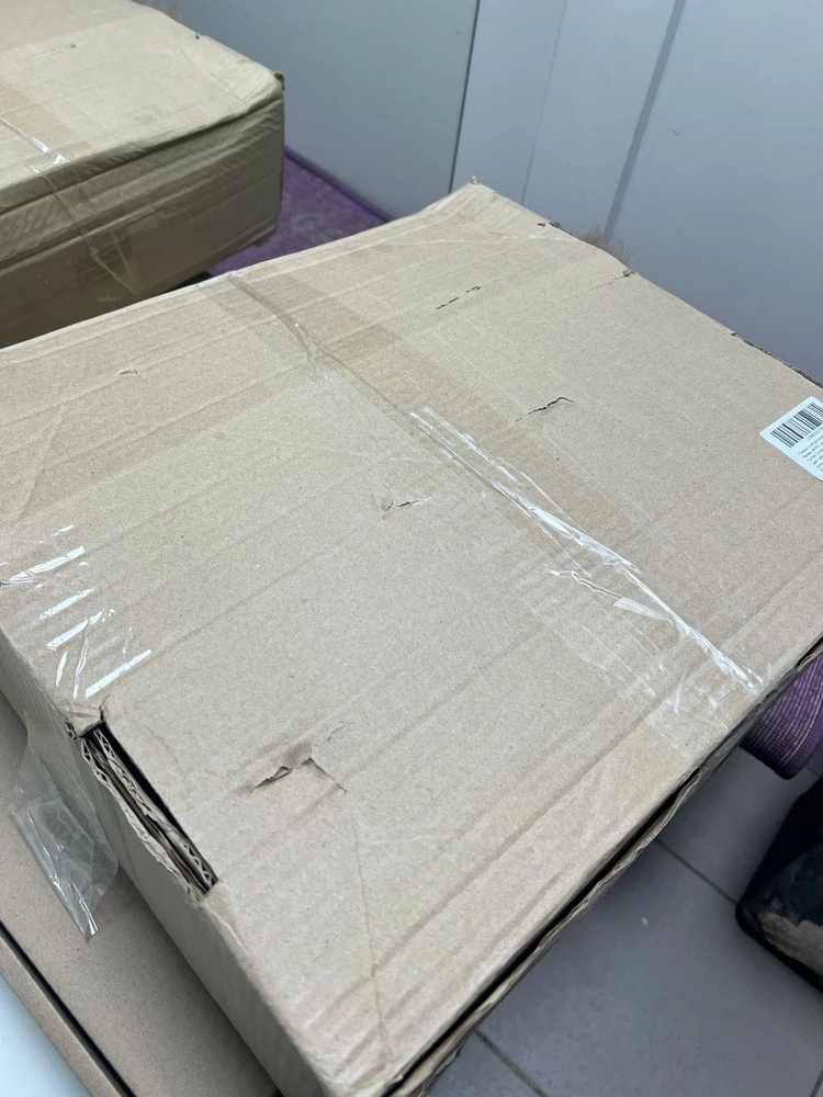 Здравствуйте. Так не приятно получать вещь в таком виде конечно…. Стремная коробка, в ней лежит без пакета куртка. Достав куртку, я даже мерить не стала. Овчина сожжена просто, по всей видимости во время отпаривания. Куртка выглядит ужасно. Как можно так не уважительно относиться к своим покупателям? Еще и за возврат сняли 100 рублей. Если бы вещь была достойная, но вообще не жалко, но это не тот случай…. Очень не довольна. Не рекомендую.