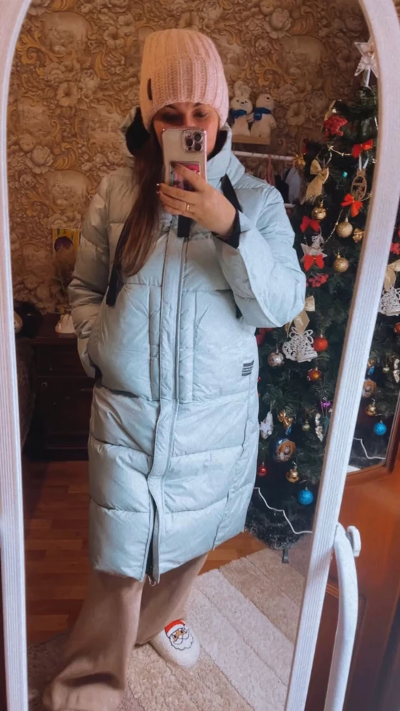 Шикарный! Легко выворачивается. Теплый и легкий, удобный. Цвет можно менять по настроению.