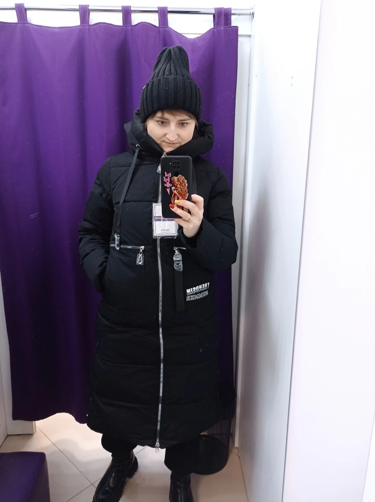 Классная куртка, длинная как мне и надо, чтоб всё закрыто, по бокам, чтоб движения не сковывались, кармашки большие отделаны интересно, качество отличное, доставка быстрая ☺😇👍