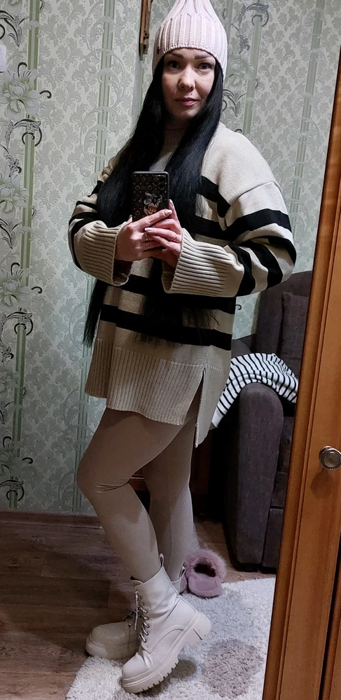 Свитер офигенный, соответствует фото. Очень удобный и приятный к телу. Советую к покупке, не пожалеете.